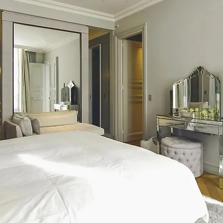 Apartment Marot Paris