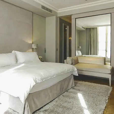 Marot Apartment *