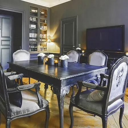 Apartment Marot Paris